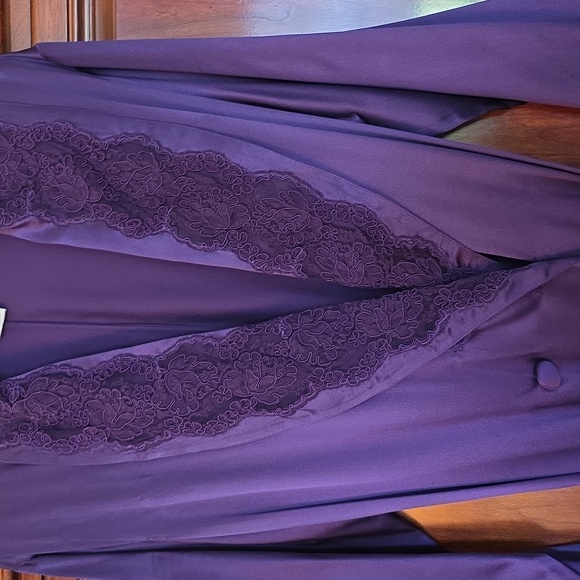 Vintage Robe - Picture 2 of 3